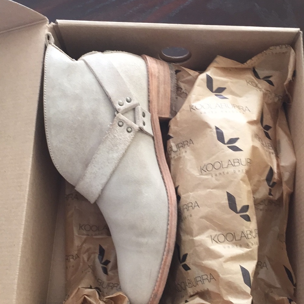 Boots - Picture 3 of 5